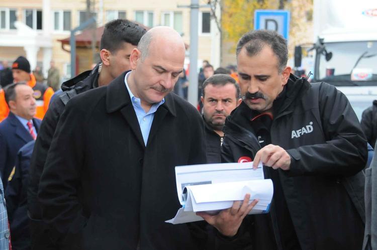 BAKAN SOYLU ÇADIR KENTLERİ ZİYARET ETTİ