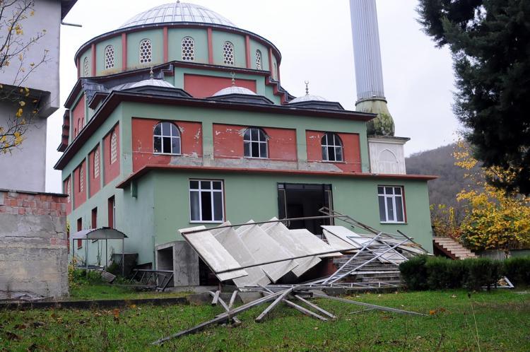 KÖY CAMİİ İÇİN YIKIM KARARI