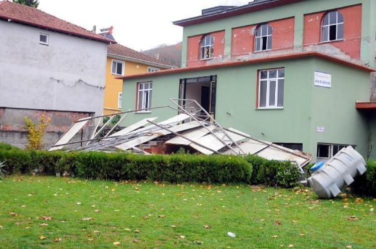 ‘YILLARDIR GELDİĞİM CAMİYİ BU HALDE GÖRMEK ÇOK ÜZÜCÜ’