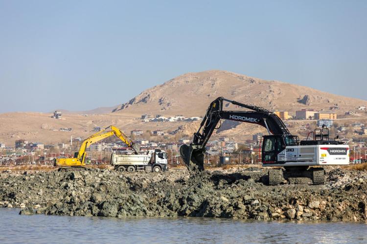 İLK ETABIN YÜZDE 90I TAMAMLANDI