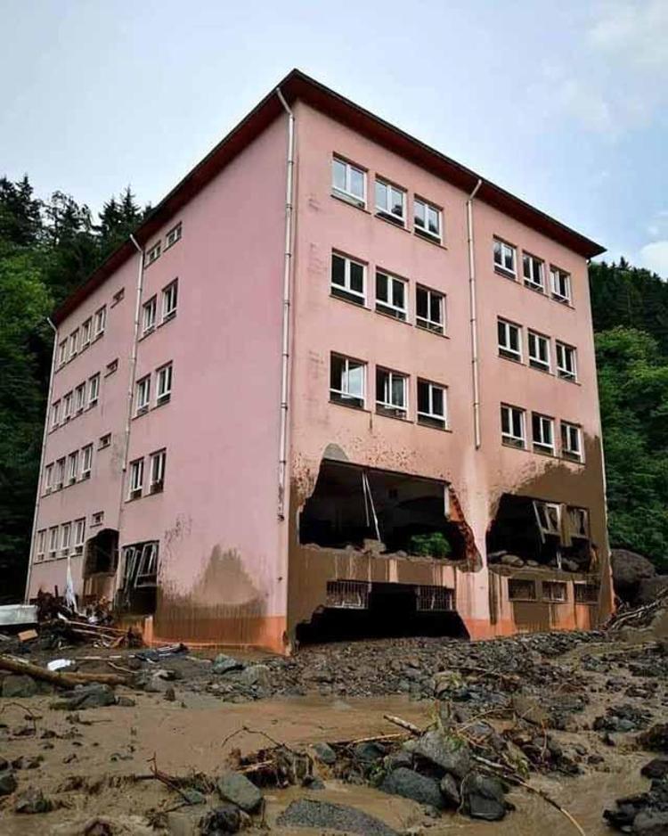 KONTROLSÜZ HAFRİYAT DÖKÜMÜ AFETİ TETİKLEMİŞ