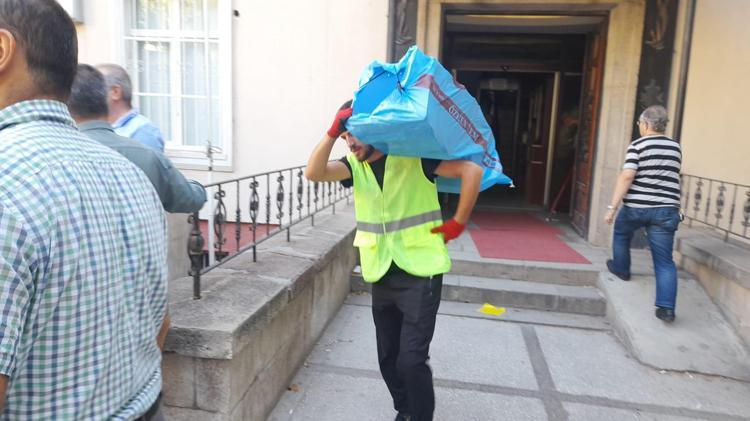 4 KATLI BİNAYI GERİDE BIRAKIP GİDİYORUZ’