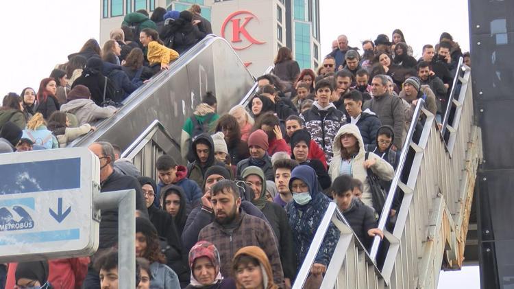 3 DAKİKALIK YOLU YARIM SAATTE GELDİK