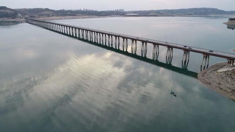 ‘KÖPRÜ ÜZERİNE İÇKİ MASALARI KURULUYORDU’