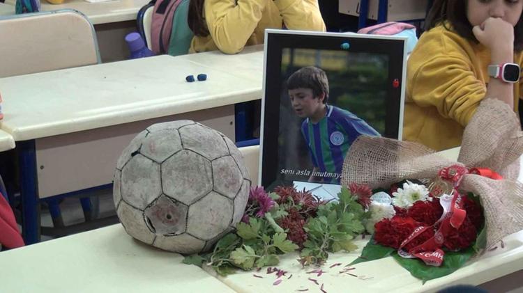 SIRASINA ÇİÇEK VE FUTBOL TOPU