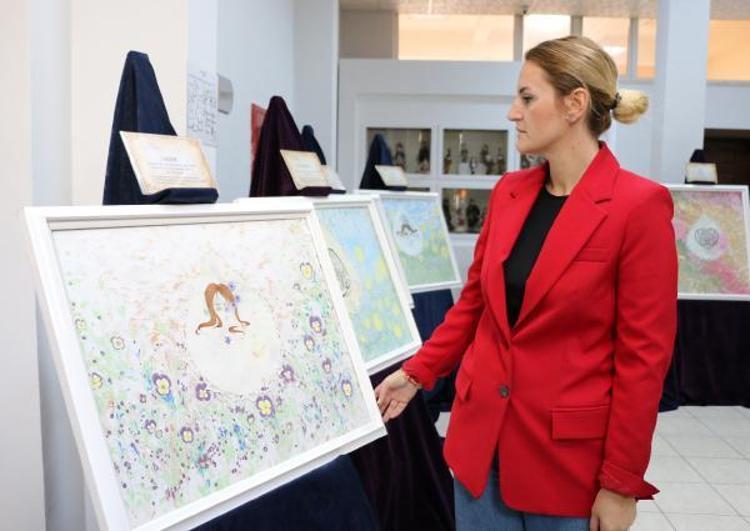 HER TABLO FARKLI HİKAYE