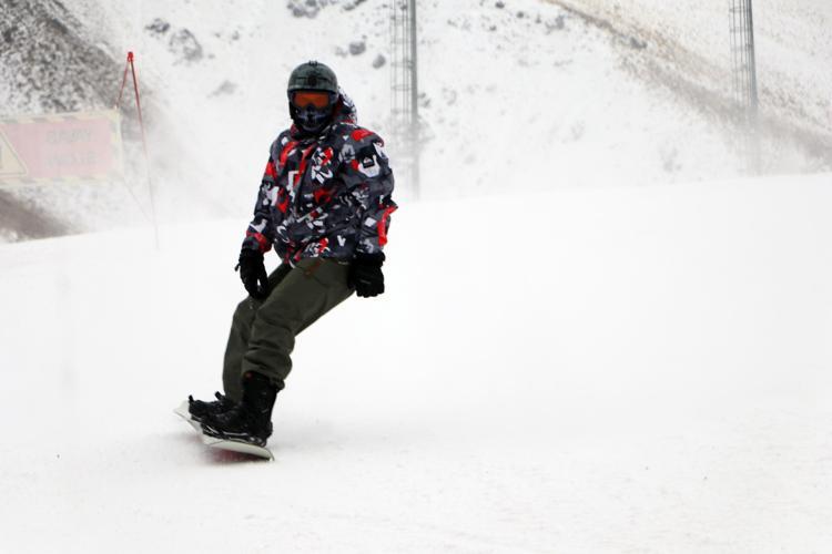 SUNİ KARLI PİSTTE KAYAK AYRICALIK