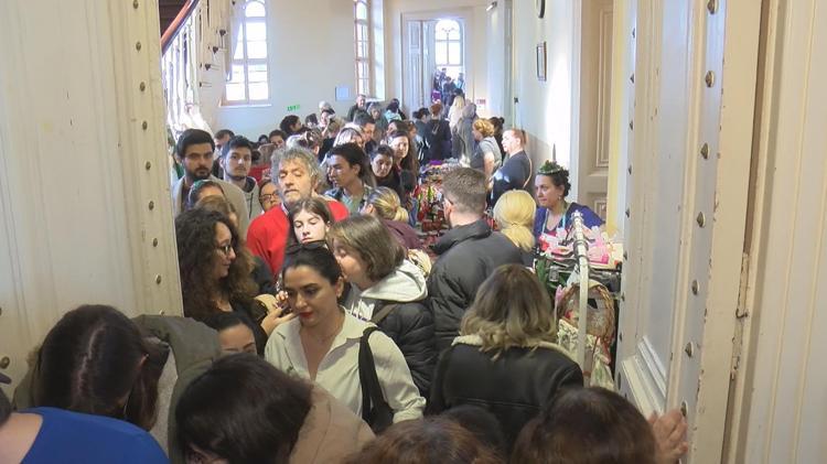 3 SAATTİR KALABALIKTAYIM