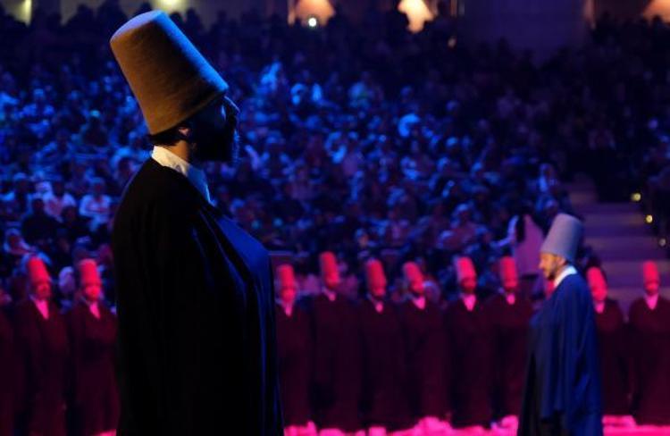 HER KIYAFETİN BİR ANLAMI VAR