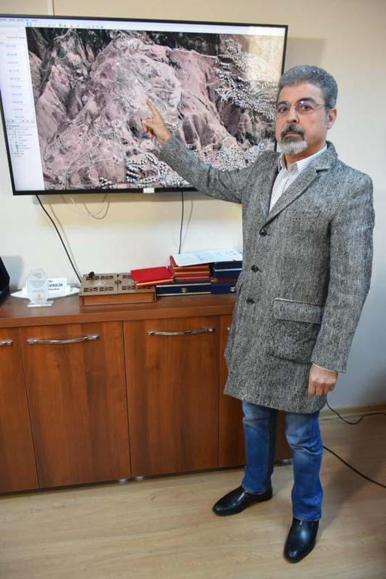 YAĞIŞLAR VE DEPREMLER ZEMİNİ OLUMSUZ ETKİLİYOR