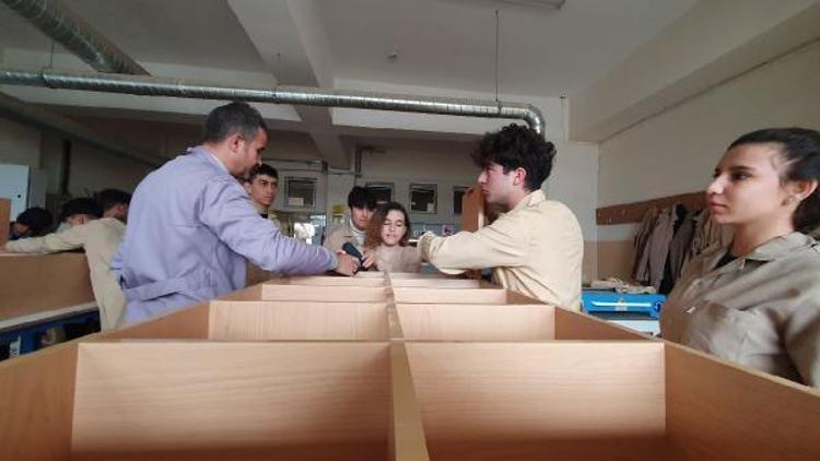 ‘BURADA ÖĞRENDİĞİM BİLGİLERİ EVE DE TAŞIYORUM’