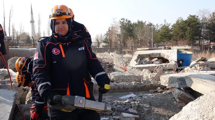 ARDAHAN EKİBİNİN TEK KADIN GÖREVLİSİ