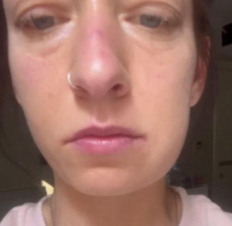 “YERE BAKARAK YÜRÜYORUM, MASKE TAKIYORUM KORONA YENİDEN BAŞLAMIŞ GİBİ