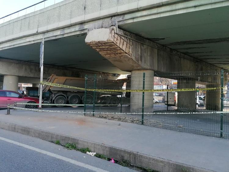 KULLANIRKEN KORKUYORUZ, TEREDDÜTLE GEÇİYORUZ