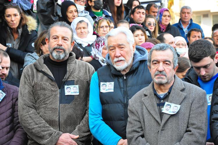 BABA VE OĞUL YAN YANA TOPRAĞA VERİLDİ