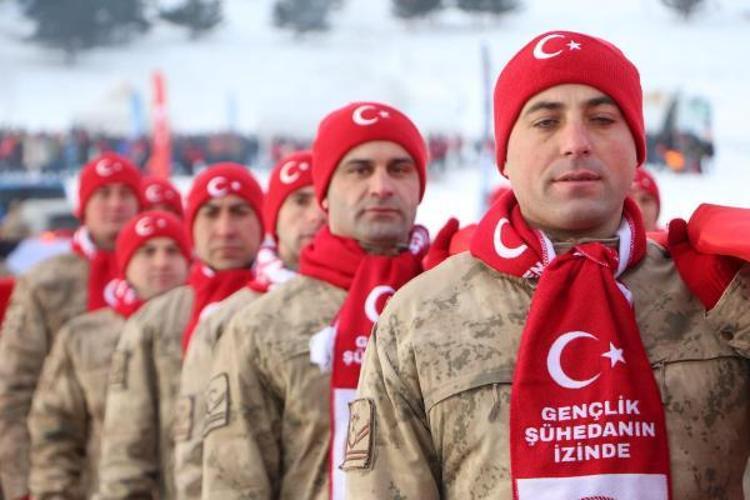 BAYRAKLARLA YÜRÜDÜLER