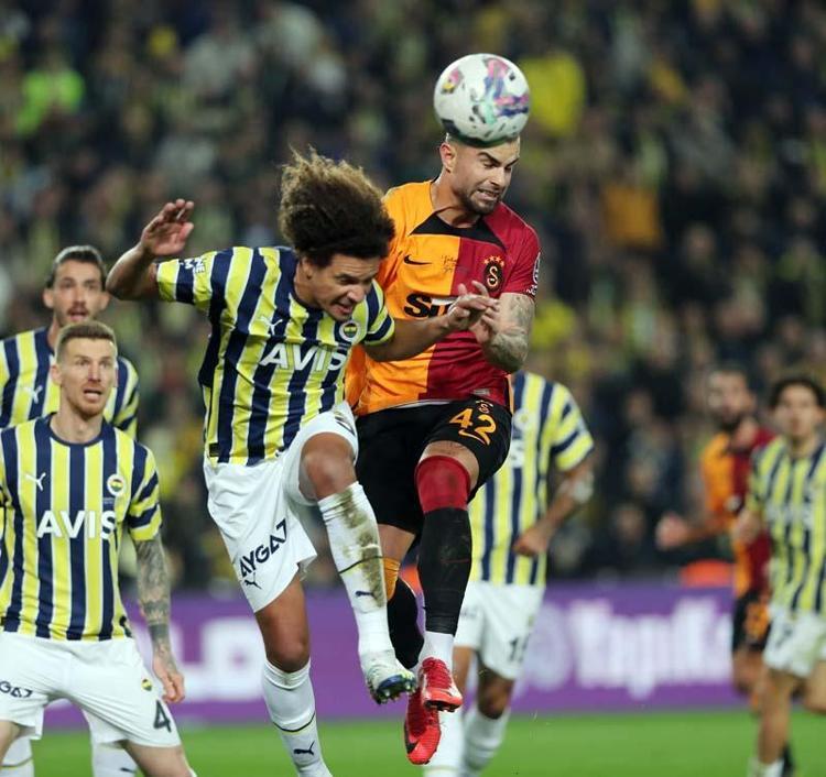 KUNTZ TRİBÜNDEN İZLEDİ