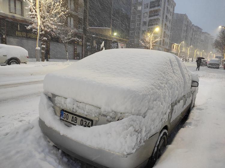 KARLA MÜCADELE EKİPLERİNDEN YOĞUN ÇALIŞMA