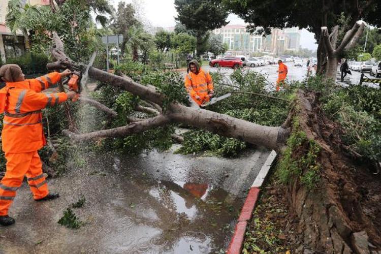 EKİPLER ARALIKSIZ GÖREV YAPTI