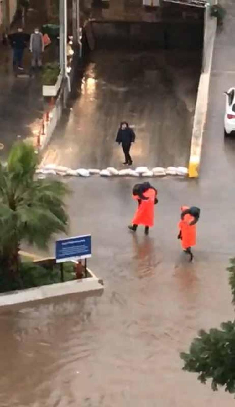 MANAVGATTA YÜKSEK GERİLİM HATLARI DEVRİLDİ