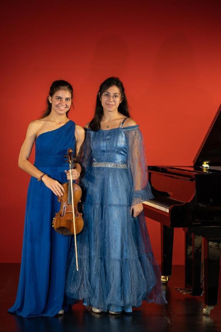 BULGARİSTANDAKİ YARIŞMADA TANIŞTILAR