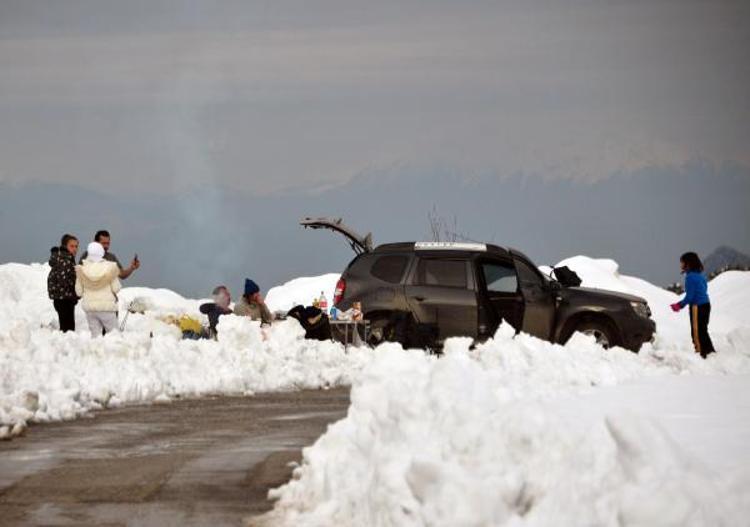 KARDA DOĞA YÜRÜYÜŞÜ YAPTILAR