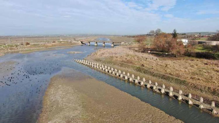 İKİ BARAJ NEREDEYSE TAMAMEN KURUDU