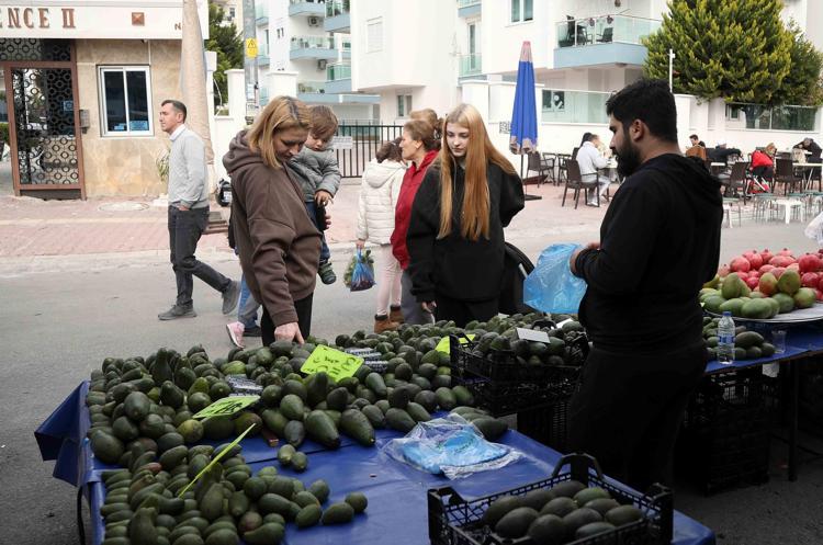 OTURMA İZİNLİ 51 BİN RUS, 20 BİN UKRAYNALI