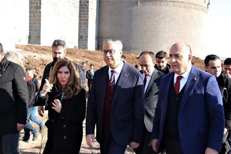 ‘ÇARPIK YAPILAŞMA VE İŞGALLE YAPILAN 400 KAÇAK EVİ YIKTIK’