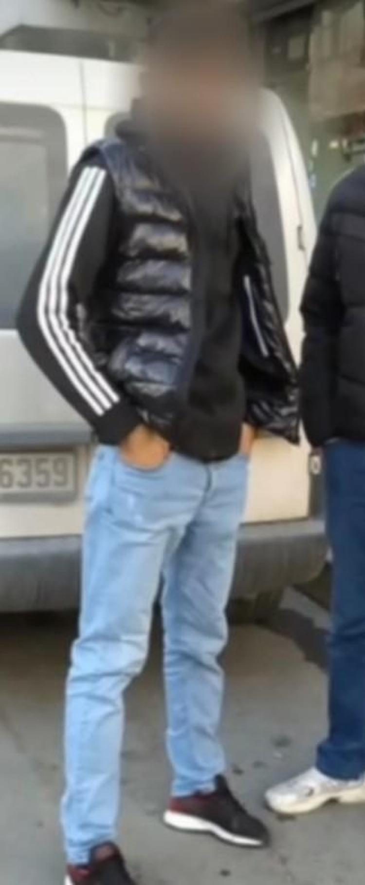 KAPIYI ÜZERİNE KİLİTLEDİLER ÇOCUK PANİKLE AŞAĞI ATLADI