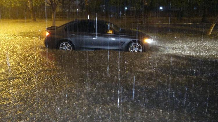 DEREYE ARAÇ DÜŞTÜ