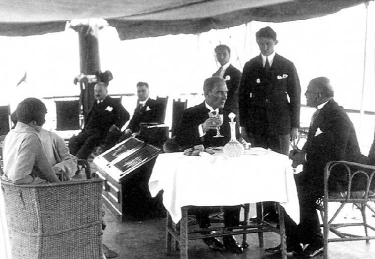 4- Türk sivil denizciliğinin sembolü çift çipalı yastıklar