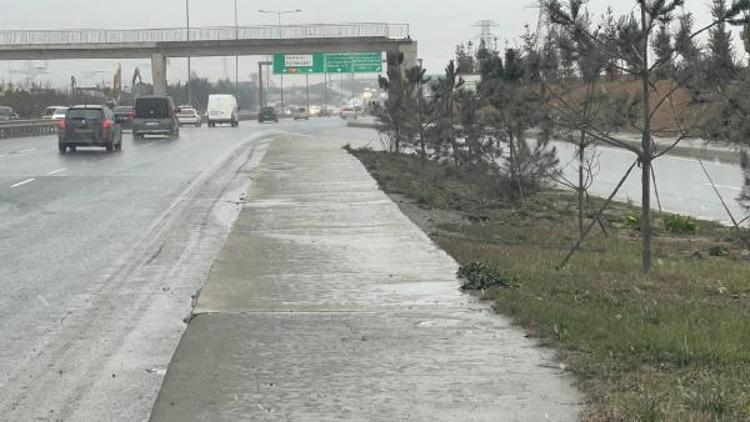 İSTANBULDA KAR YAĞIŞI SÜRÜYOR