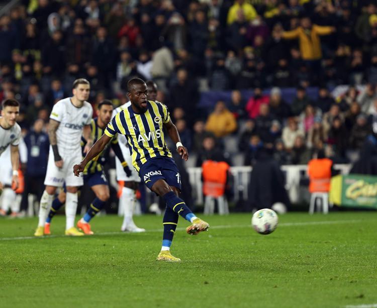 SARI-LACİVERTLİLERDE 4 EKSİK