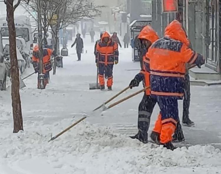 KENT MERKEZİNDE TEMİZLİK ÇALIŞMASI