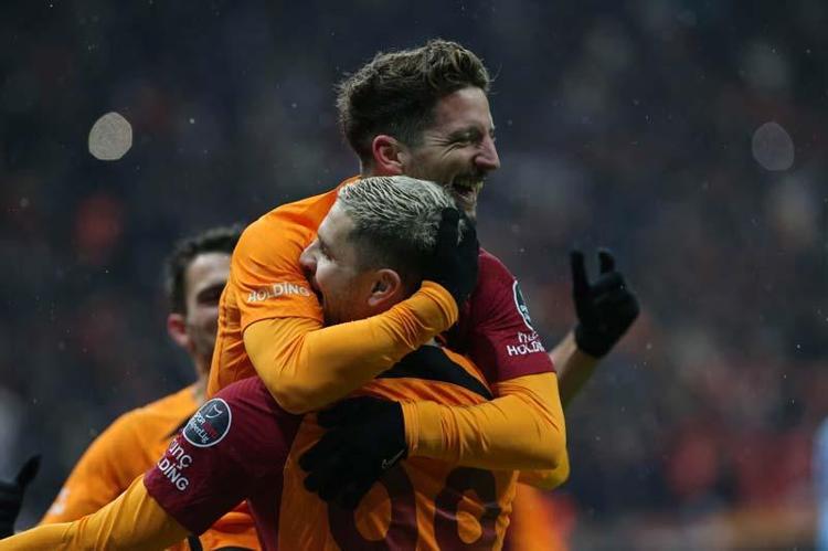 MUSLERA OYUNA DEVAM EDEMEDİ