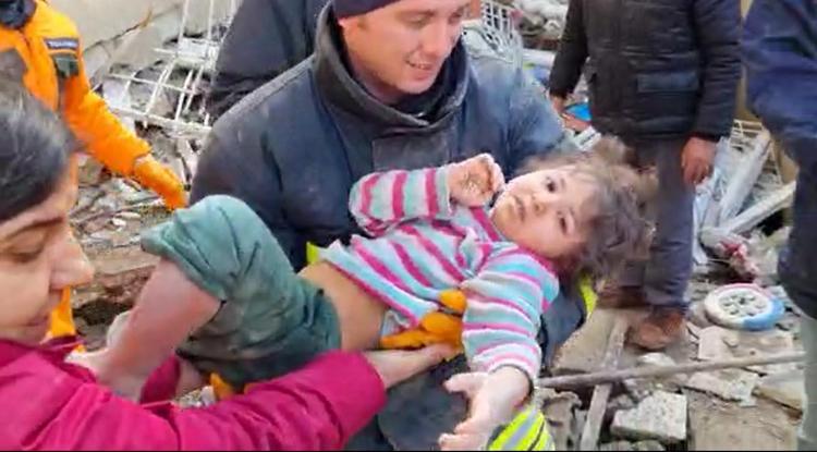 4 YAŞINDAKİ GÜL 33 SAAT SONRA KURTARILDI