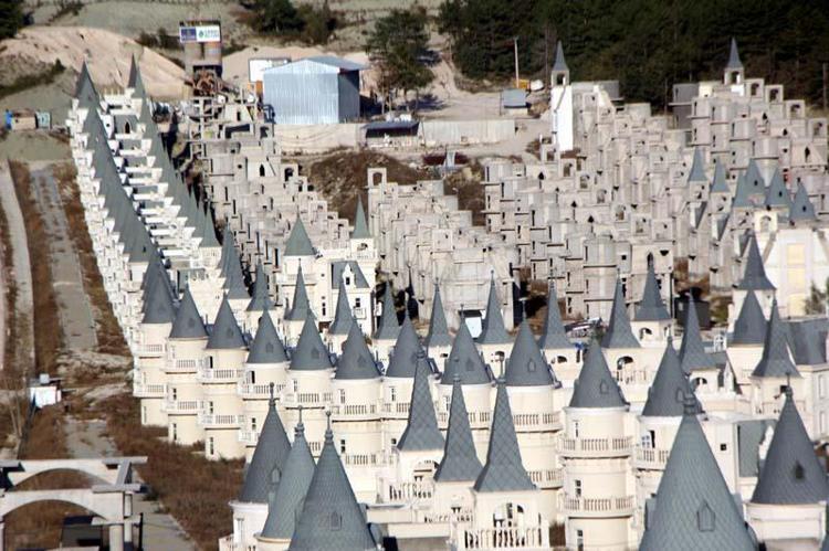 VİLLALAR, DEPREMZEDELERE TAHSİS EDİLSİN ÇAĞRISI