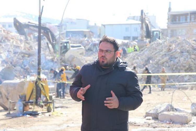 İKİNCİ DEPREME BAKANI TAKİP EDERKEN YAKALANDIK