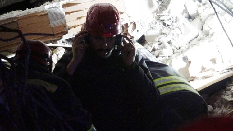 DUVARA BİR ŞEKİLDE VURMASI YETERLİ OLACAKTIR