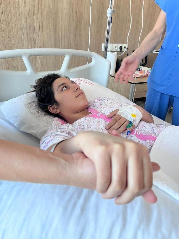 AMELİYATA İKNA OLMASI İÇİN ANNESİNİ BULMA SÖZÜ VERDİM