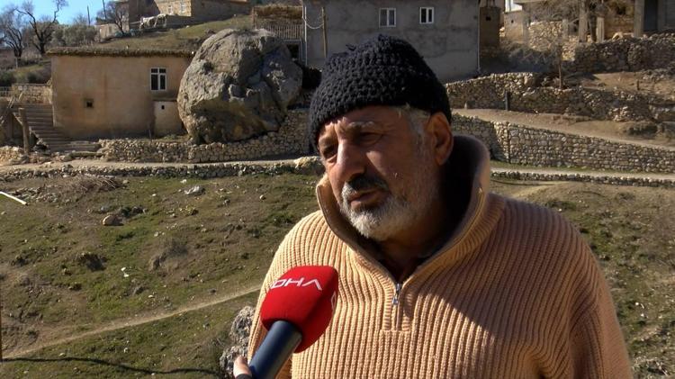 BU DEPREMDE KAYA İKİYE BÖLÜNDÜ