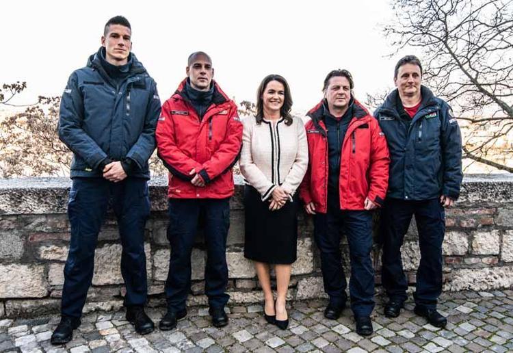 MACARİSTAN, İLK YARDIMA KOŞANLAR ARASINDA