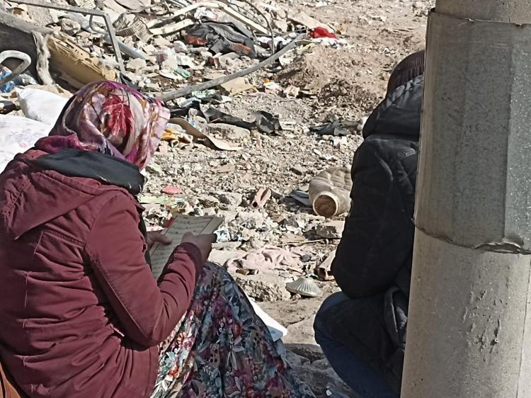 UMUTLU BEKLEYİŞ SÜRÜYOR