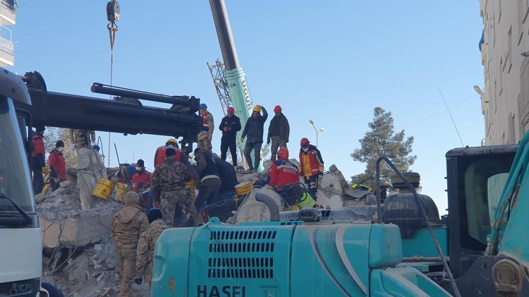 ‘DEPREMZEDELER ETKİLENMESİN DİYE DUYGULARIMIZI DIŞA AKTARAMADIK’