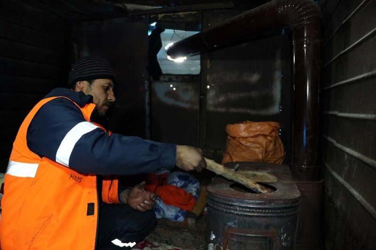 ‘RÖMORKTA 15-20 KİŞİ KALDIĞIMIZ OLUYOR’