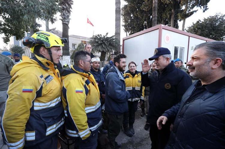 AKAR İLE KOCA, KOLOMBİYADAN GELEN ARAMA-KURTARMA EKİBİYLE GÖRÜŞTÜ