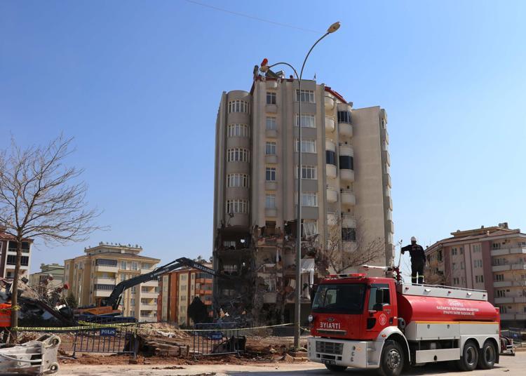 GERİYE ANILAR KALDI