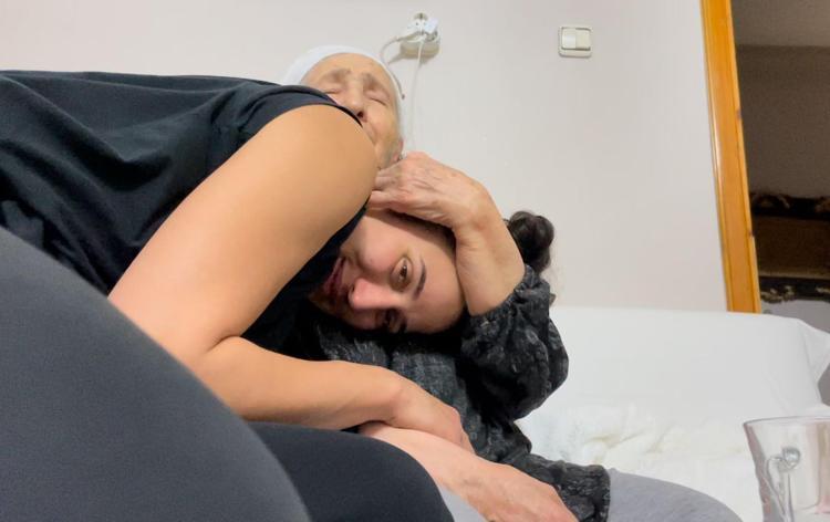 HERKES SEVDİĞİNE SARILSIN