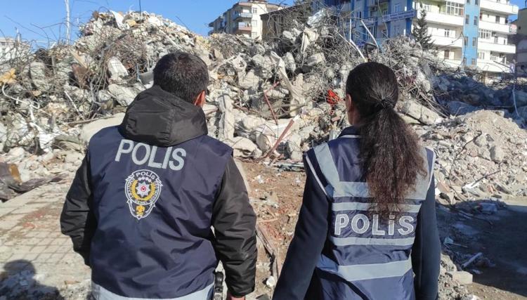 TAVANLARDA DÜŞME MEVCUT